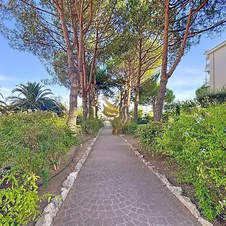 Bellahorizon T2-view Of Garden-terrace-park-wifi. Frejus